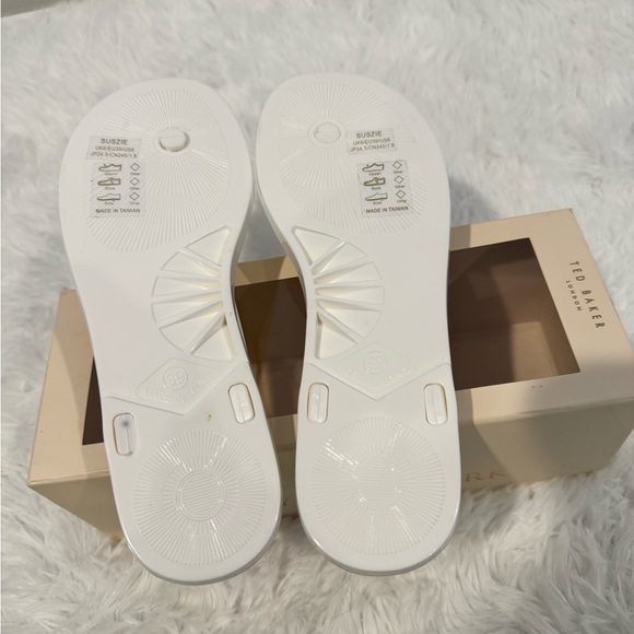 NWT- Ted Baker White Suszie Flip Flop- Size 8 US/ 39 EU - Picture 2 of 8